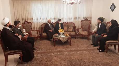  دیدار نماینده معزز ولی فقیه در استان سمنان و رئیس دانشگاه با پرستار نمونه استانی